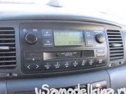 Indbygget computer i bilen i stedet for standardradioen