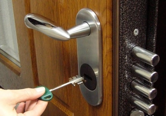 Wymiana i naprawa zamków w drzwiach metalowych