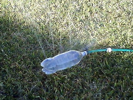 Устройство за поливане на пластмасова бутилка