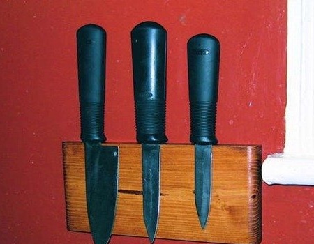 DIY domácí magnetický nůž deska