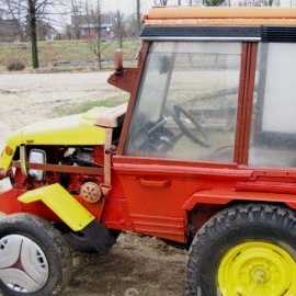 Universal mini-traktor - pembantu yang diperlukan dalam isi rumah