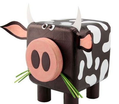 Prasátko kráva z plastové nádoby