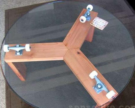 DIY galds uz ritentiņiem