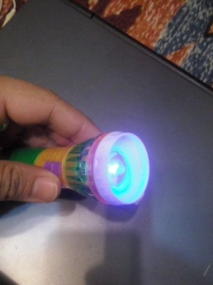 Detector de dinheiro falso simples com LED UV