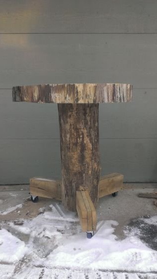 DIY koka galds uz riteņiem