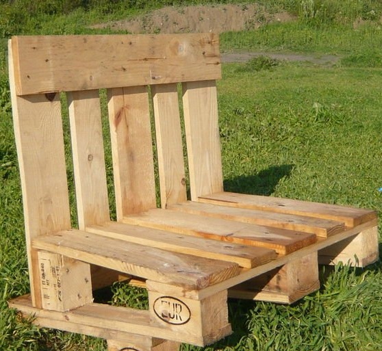 Do-it-yourself pallet bench