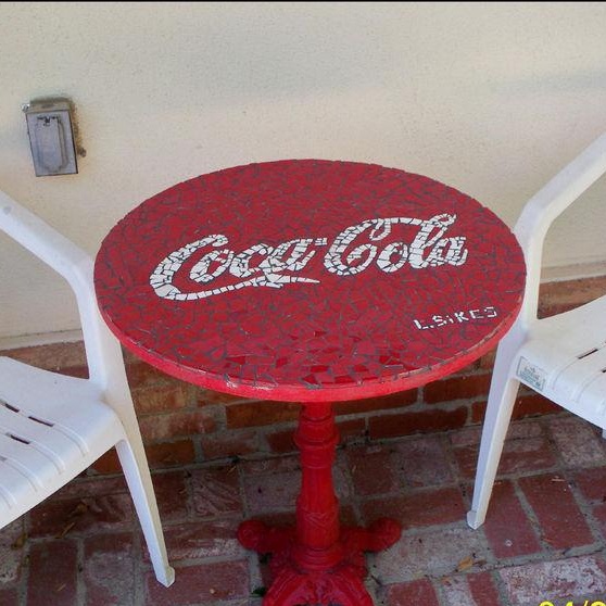 „Pasidaryk pats“ mozaikinis stalas „Coca-cola“