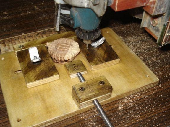 Treaxlad plywoodskruv för CNC