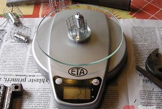 DIY feeder feeder met een gewicht van 27 gram