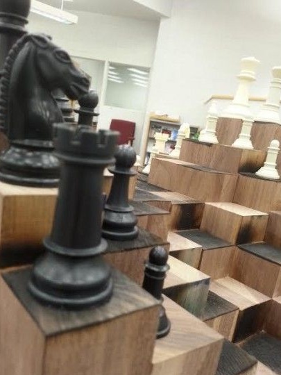 DIY monitasoinen shakki