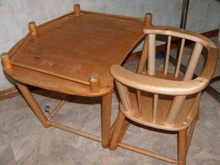 Дървена столче за хранене за бебе