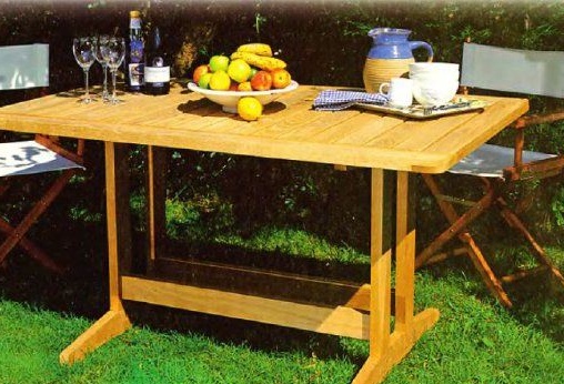 Convenient do-it-yourself garden table