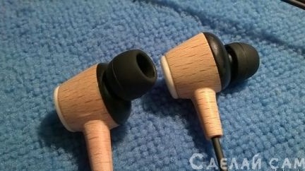 Dřevěná sluchátka s kostí