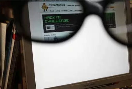 Spionbriller og monitor