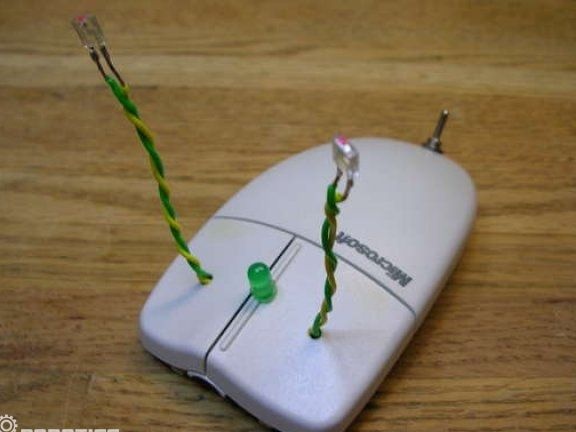 Robota izgatavošana no datora peles