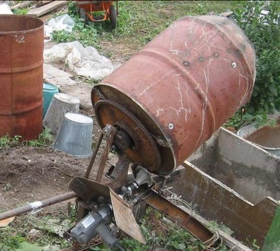 Homemade concrete mixer from a barrel with a drive from a drill mixer