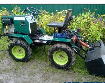 Domaći mini traktor kod kuće