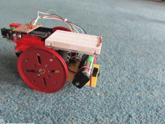 أبسط روبوت DIY: SPROT يعتمد على Arduino