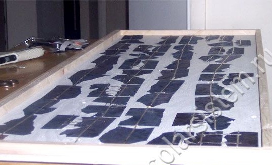 لوحة الخلايا الشمسية المكسورة