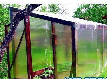 DIY polykarbonátový skleník
