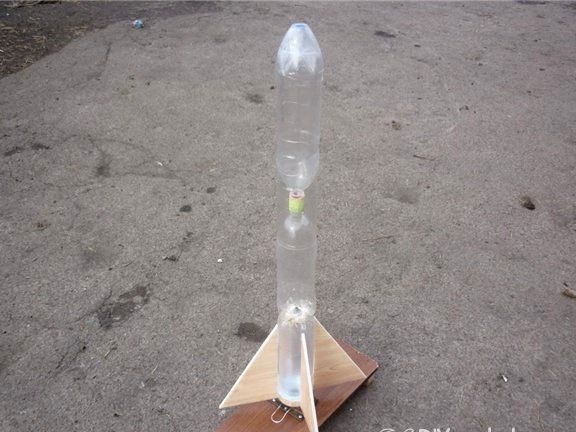 Gran cohete de agua de paracaídas