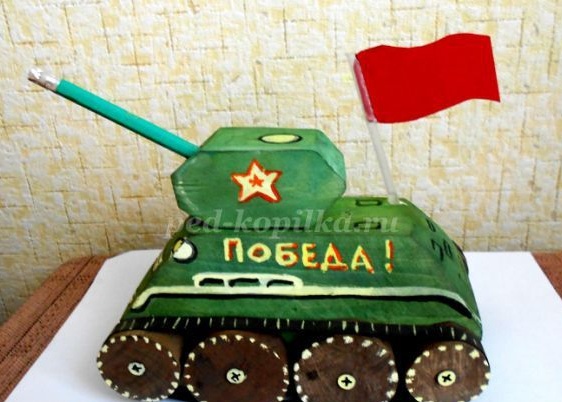 The legendary T-34 tank made by children's hands
