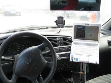 Netbook-Halter in einem Auto