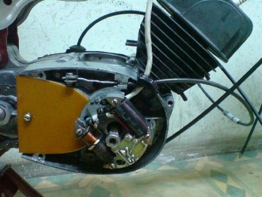 Pereka Model 1983-07. Pencucuhan elektronik untuk moped
