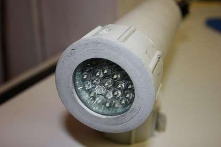 Kotitekoinen vedenpitävä LED-taskulamppu