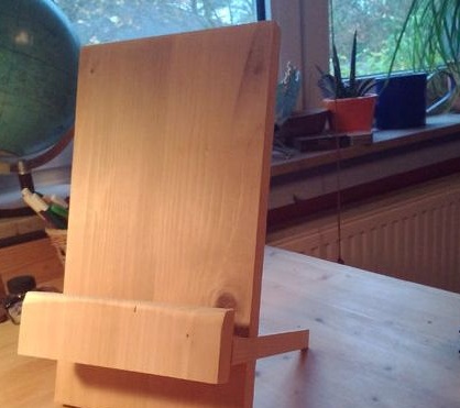 Original do-it-yourself stand for reading