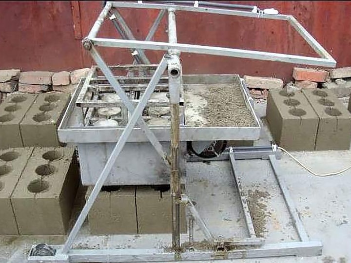 Машина за производство на шлакови блокове