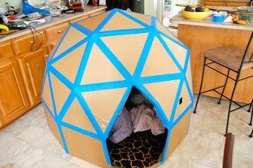 DIY Papphaus für Kinderspiele