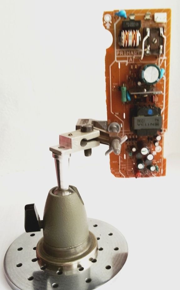 Universal holder for soldering boards