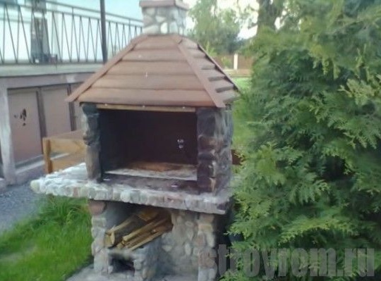 How to make a smokehouse-barbecue from stone