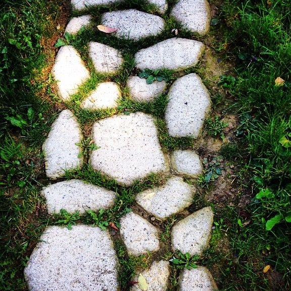 DIY kamenný chodník