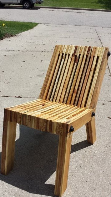 כסא עץ מעץ DIY