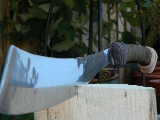 Dekoratīva mačetes zobena izgatavošana