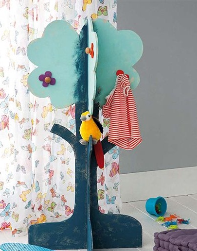 Orihinal na do-it-yourself hanger sa nursery
