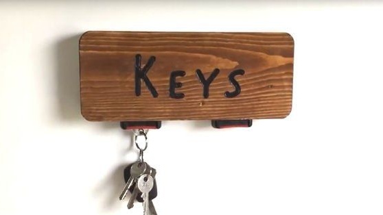 Držač za ključeve s bravicama iz sigurnosnih pojaseva