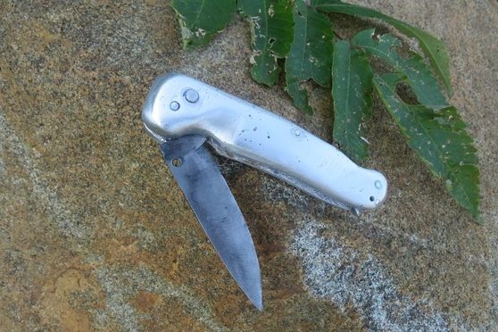 Simple folding knife from scratch