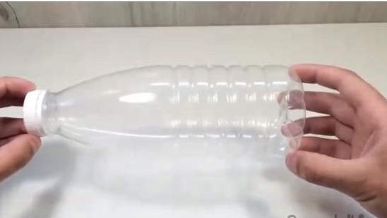 Plastic bottle cyclone vacuum cleaner