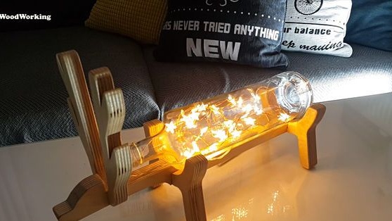En enkel hjemmelaget lampe fra en flaske