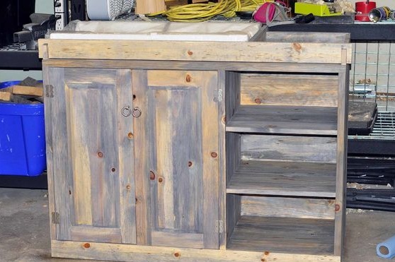 Как да си направите обикновен дървен шкаф за смяна