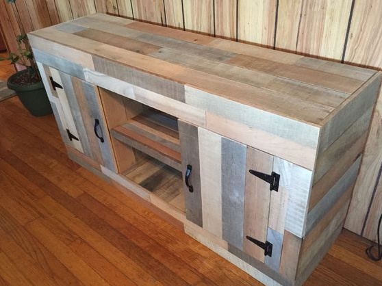 Како направити дрвени сто за акваријум од дрвених палета