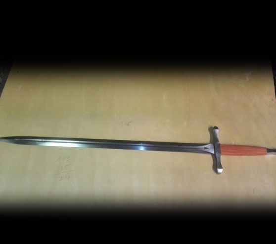 Viduramžių stiliaus kardas