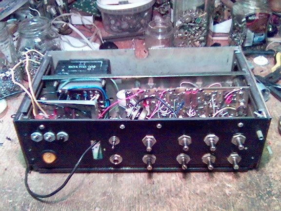 Two-channel tube pedal amp for electric guitar