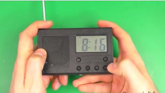 Radio med display og alarm