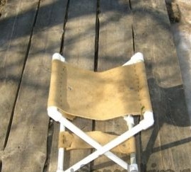 Αναδιπλούμενη καρέκλα με τέσσερα πόδια!