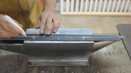 Jak vyrobit silnou ocelovou výztuhu D2