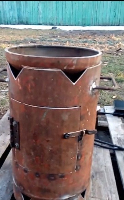 The furnace under a cauldron from a gas cylinder